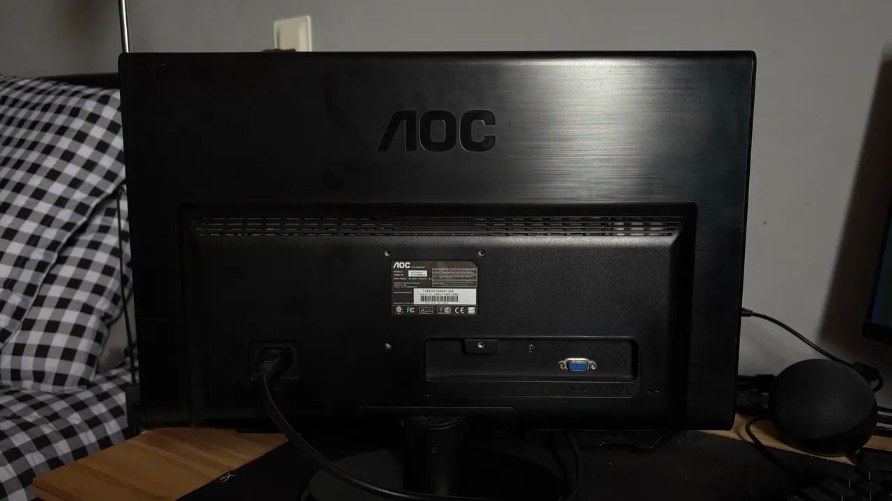 Monitor AOC - NEGOCIÁVEL (mancha na tela mas Funcionando) - Foto 2