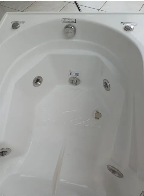 BANHEIRA COM HIDROMASSAGEM - NOVA - sem motor - Foto 2