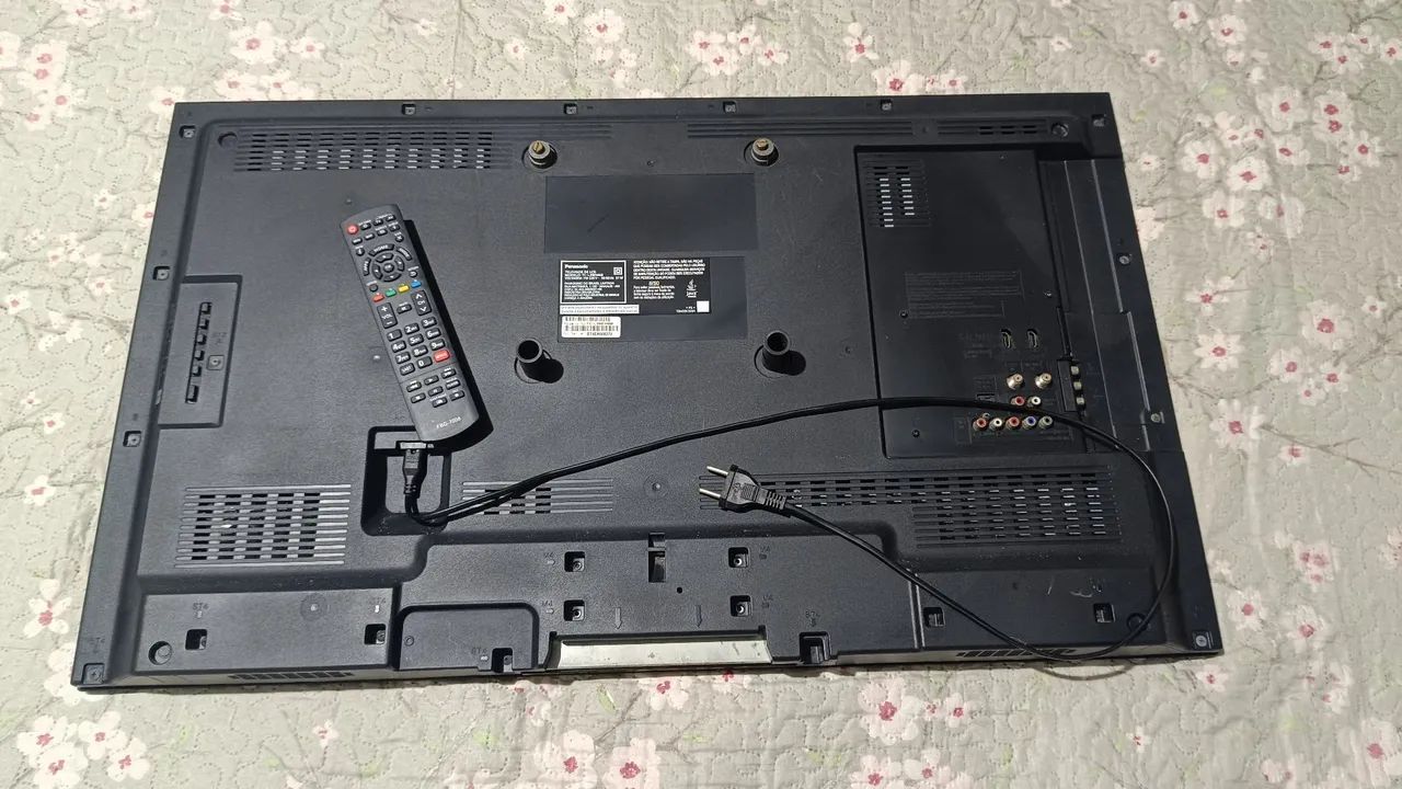 Tv Panasonic 39 polegadas( Não é smart) Ganha um suporte fixo pra colocar atrás da TV - Foto 2