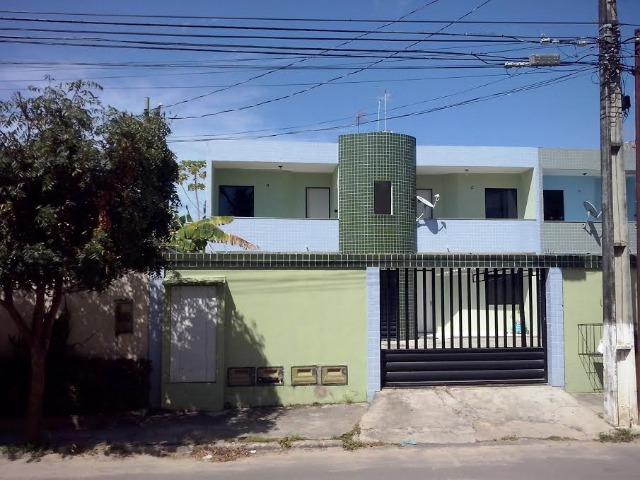 Aluga-se apartamento na Farolandia, 03 quartos