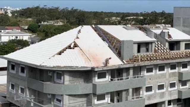 Ingleses 3dorm sendo 2suites dplex em frente ao futuro shopping a 190m do mar