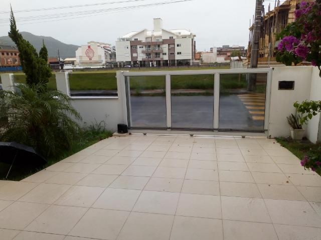 Lindo sobrado, mobiliado com armarios planejado na praia dos Ingleses - Foto 2