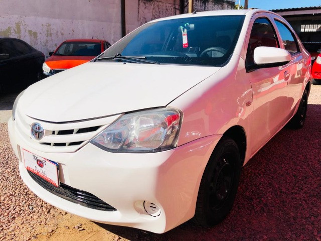 Toyota - Etios Sedan 1.5 XS Completo