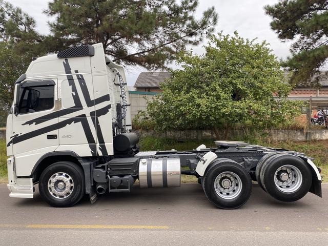 Vendo Volvo Fh 440 ano 2010 Trucado 6x2 Teto Alto manual - Foto 10