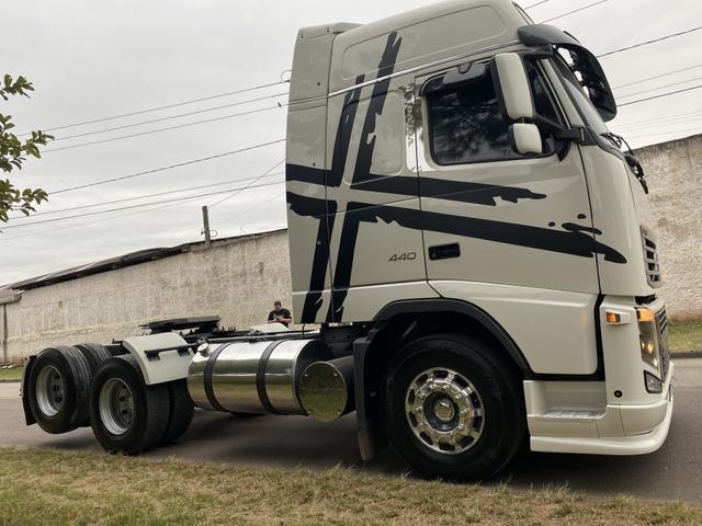 Vendo Volvo Fh 440 ano 2010 Trucado 6x2 Teto Alto manual - Foto 11