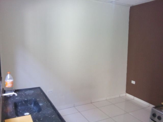 Quarto com banheiro perto da Coca-Cola - Foto 3