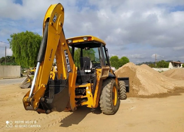 Restroeacavadeira JCB 2013