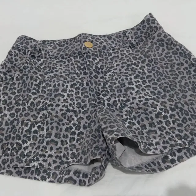 Bermuda jeans animal print Marca Codinome Tamanho P