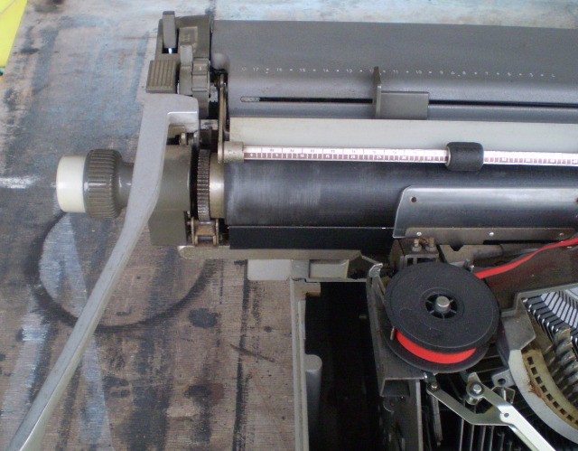 Máquina de escrever antiga.- Cód. 215 - - Foto 4