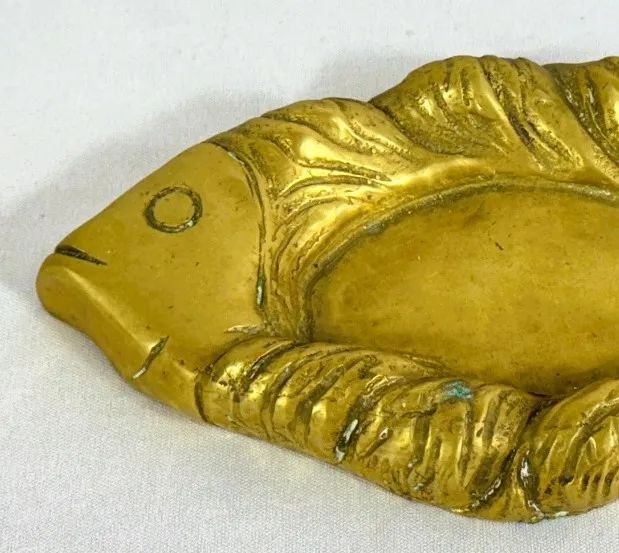 SEM ASSINATURA -Escultura Bronze dourado feitio Peixe trabalhada auto e baixo relevo *Desc - Foto 4