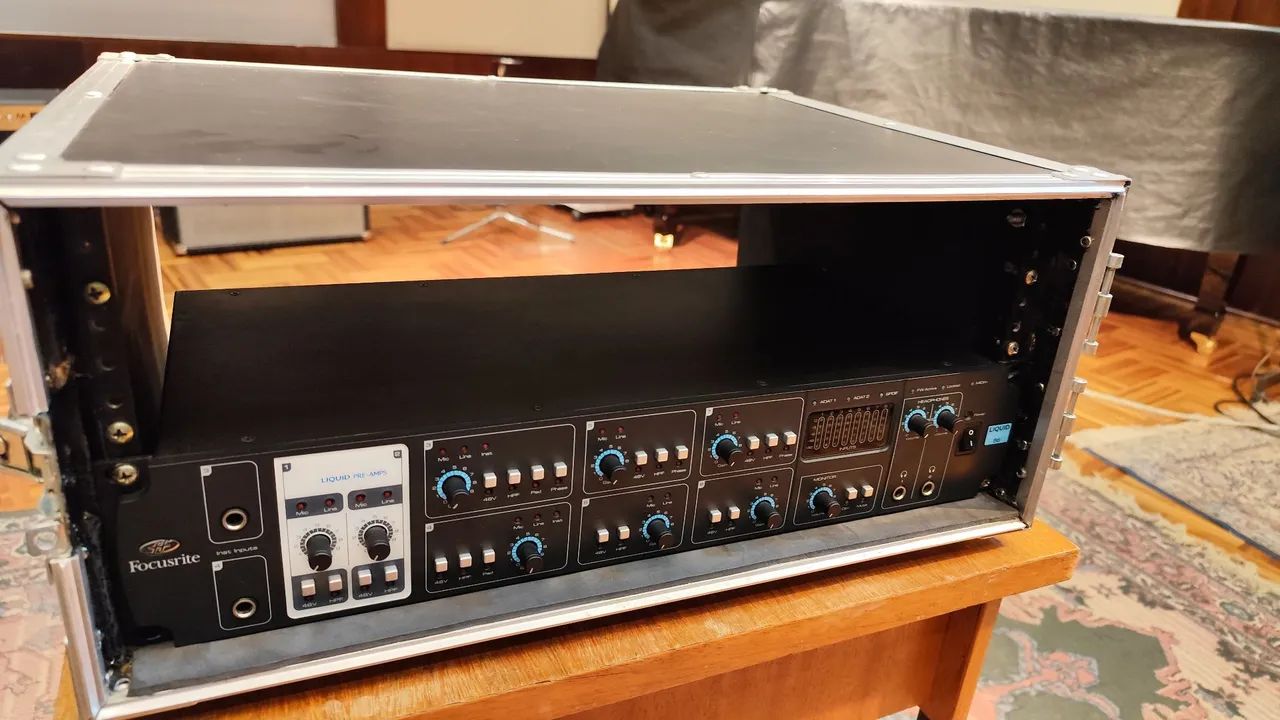 Interface Focusrite Liquid Saffire 56 com Hard Case