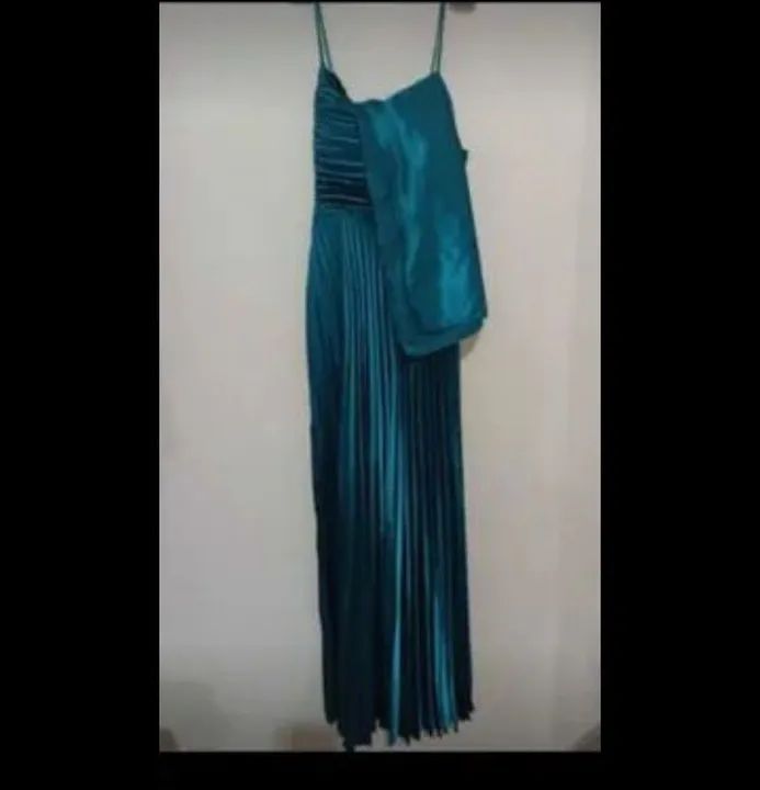 Vestido longo de festa vem com Echarp Verde . 