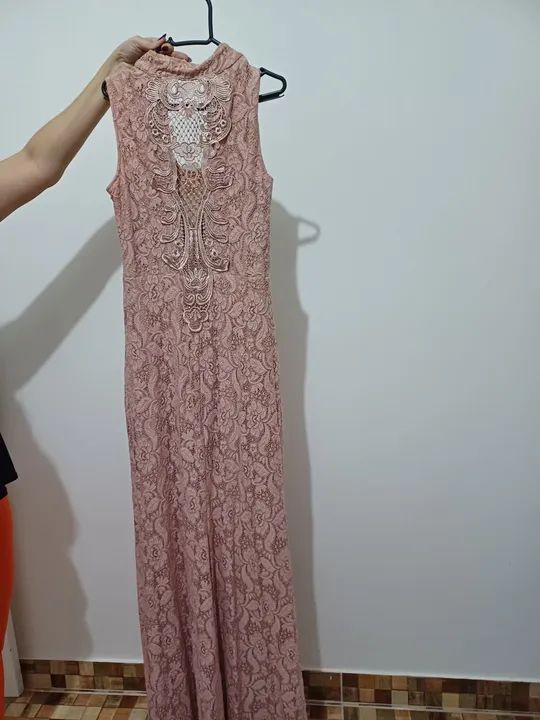 Vestido de renda rosa salmão