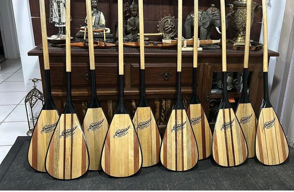 Remos em madeira para canoa havaiana marca Samoa 