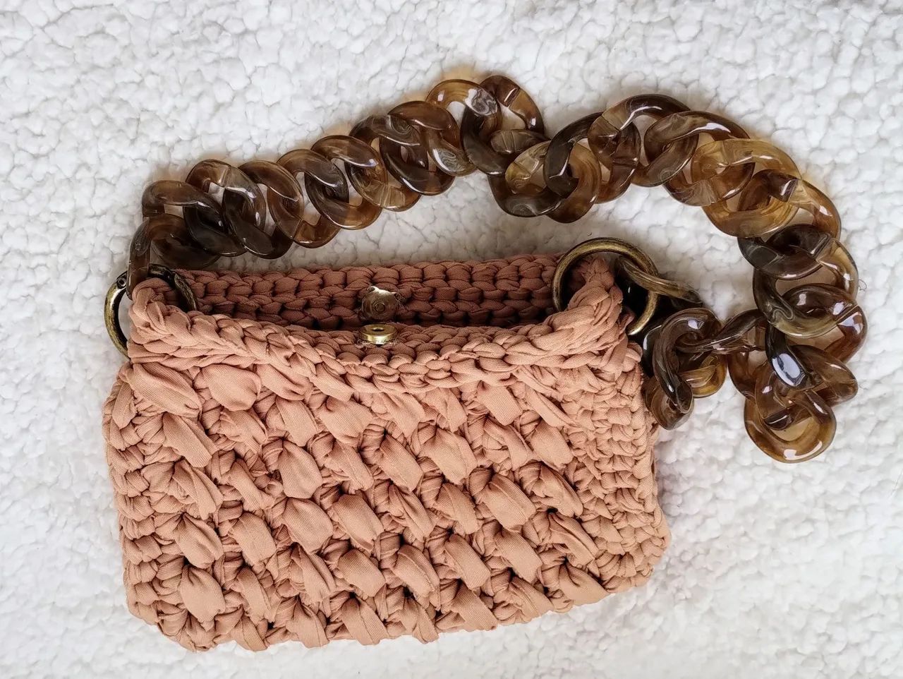 Bolsa de crochê com fio de malha 