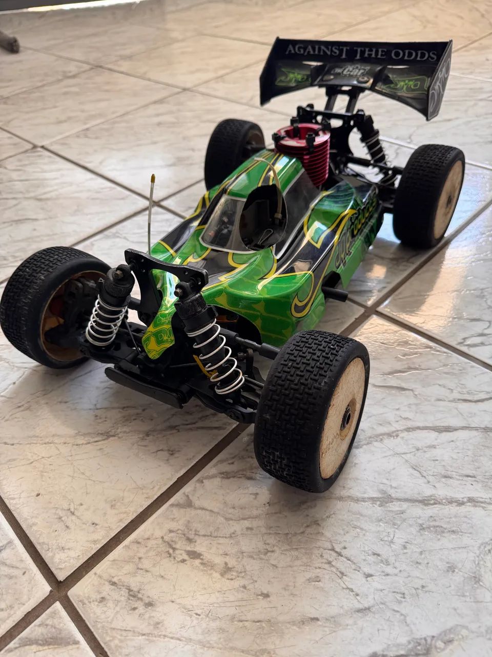 Automodelo Buggy Nitro 1/8 JQ Racing 4WD
