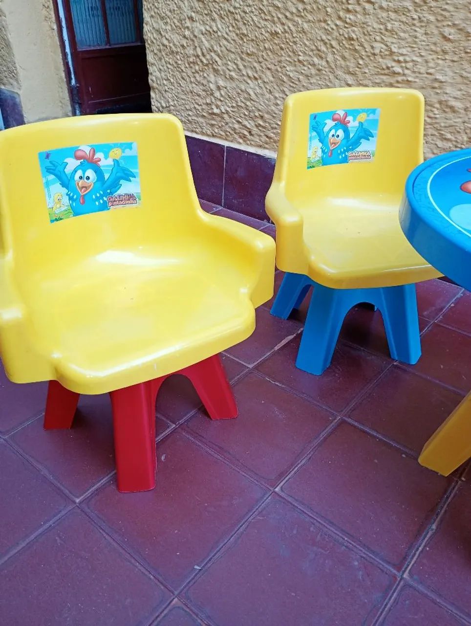 Mesa e cadeiras giratórias galinha pintadinha  - Foto 5