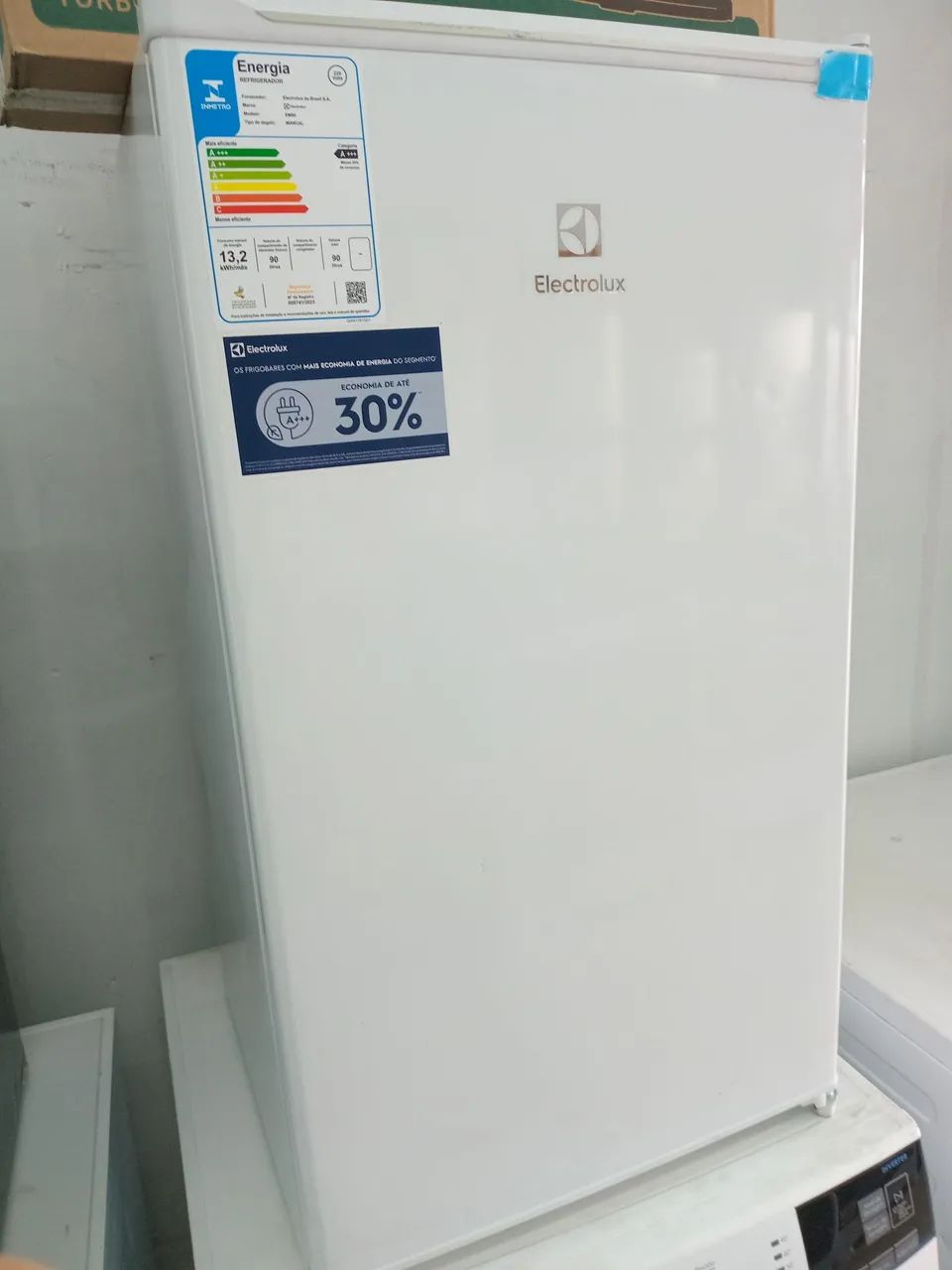 Frigobar Electrolux  Modelo EM90  - Foto 2