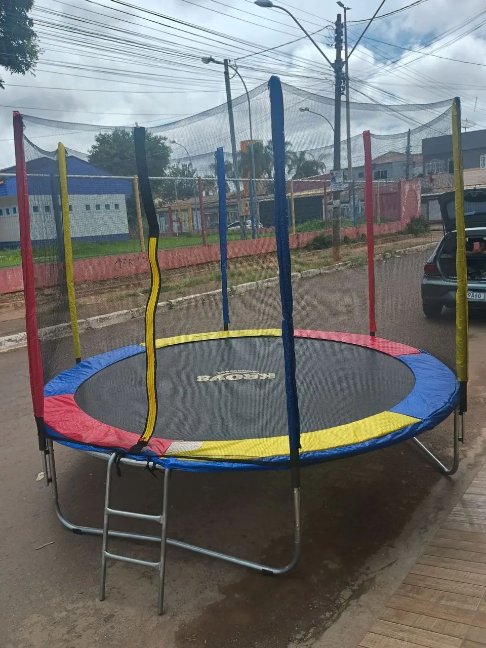 Aluguel de pula-pula e piscina de bolinhas e máquina de algodão doce 