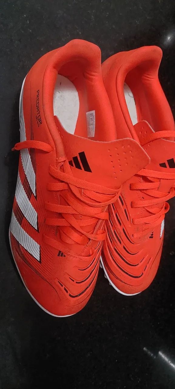 Chuteiras Adidas Predator - Tamanho 40