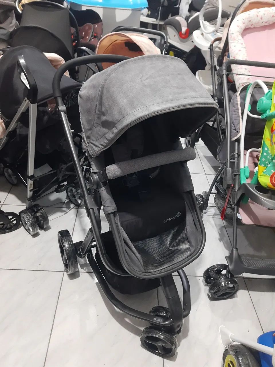 Carrinho de Bebê safety  em estado de novo  maus bebê conforto  e base veicular  - Foto 5