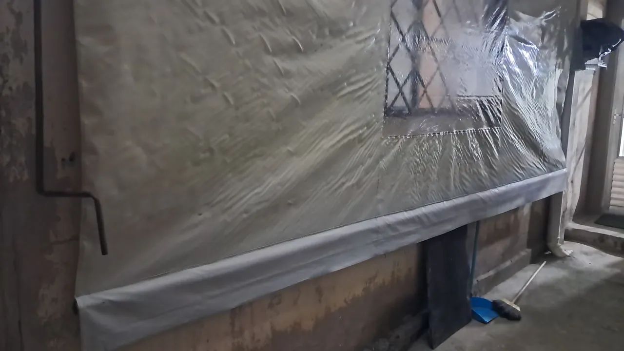 Vendo toldo de plástico grosso e resistente.  - Foto 2