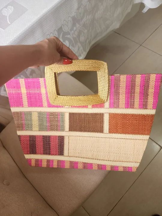 Sofisticada bolsa de palha estampada NOVA