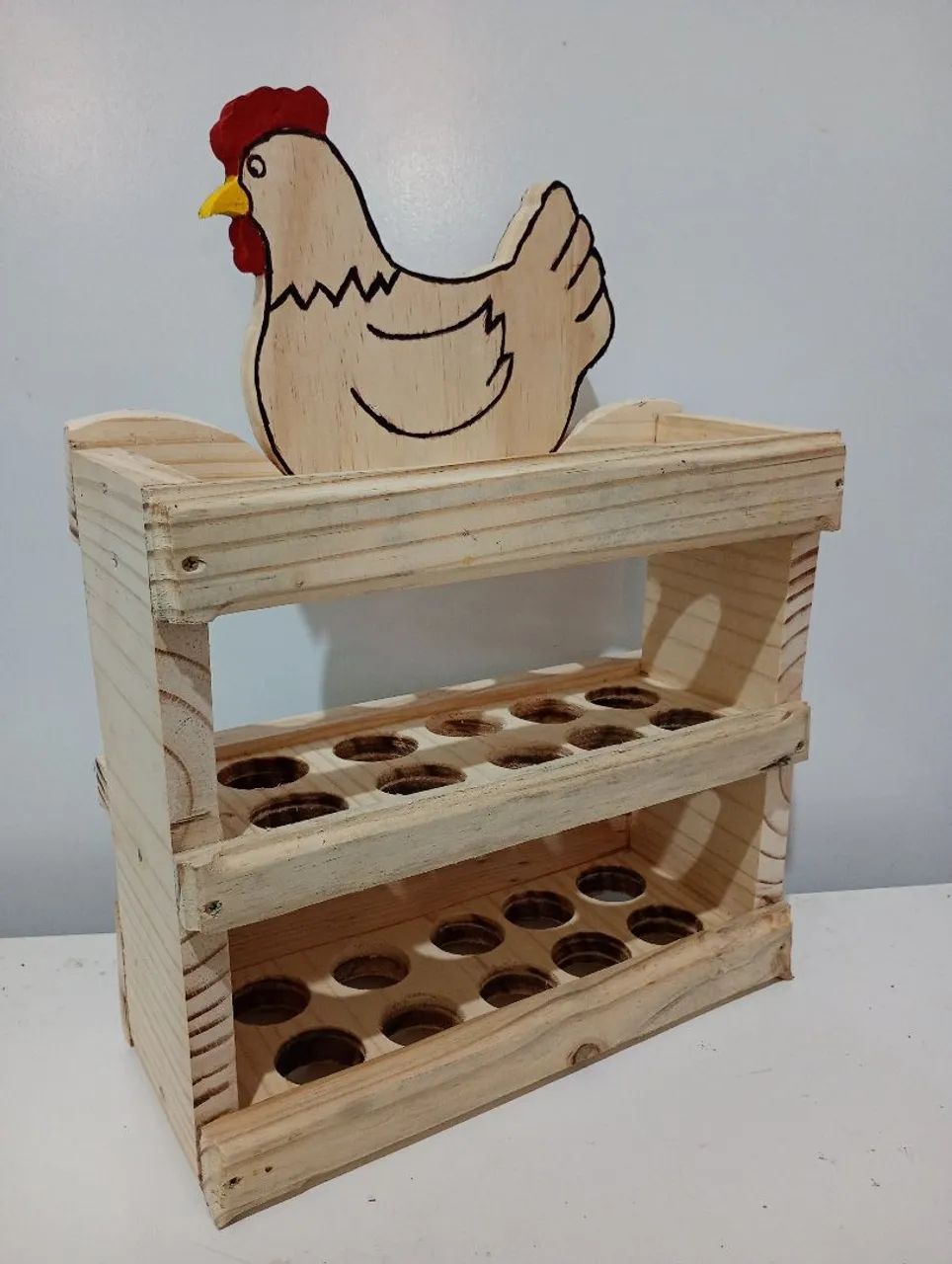 Porta Ovos Decorativo de Madeira com Galinha - Foto 3