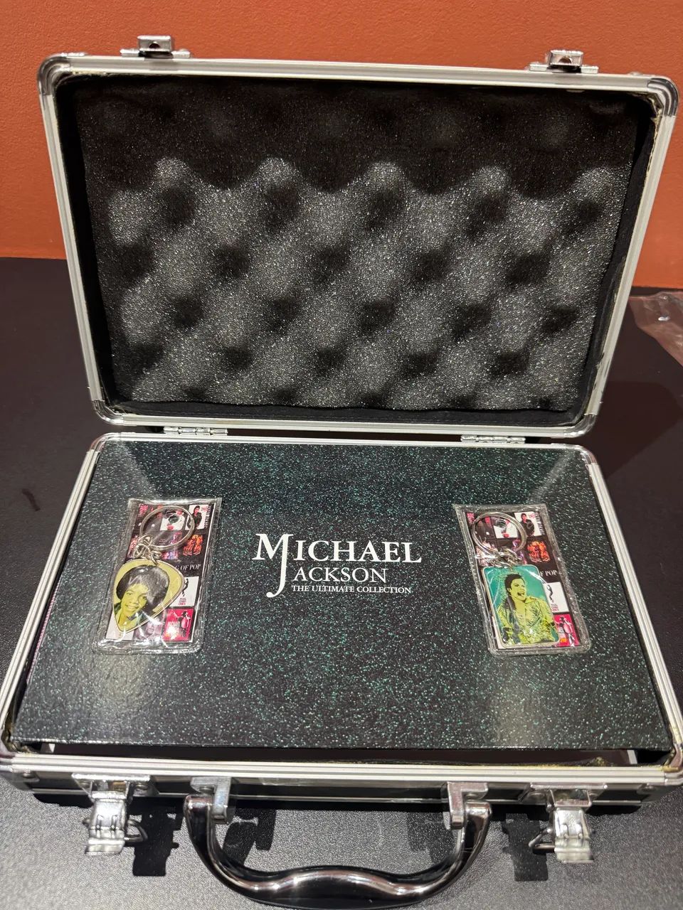 Coleção Michael Jackson The Ultimate Collection - Maleta com 33