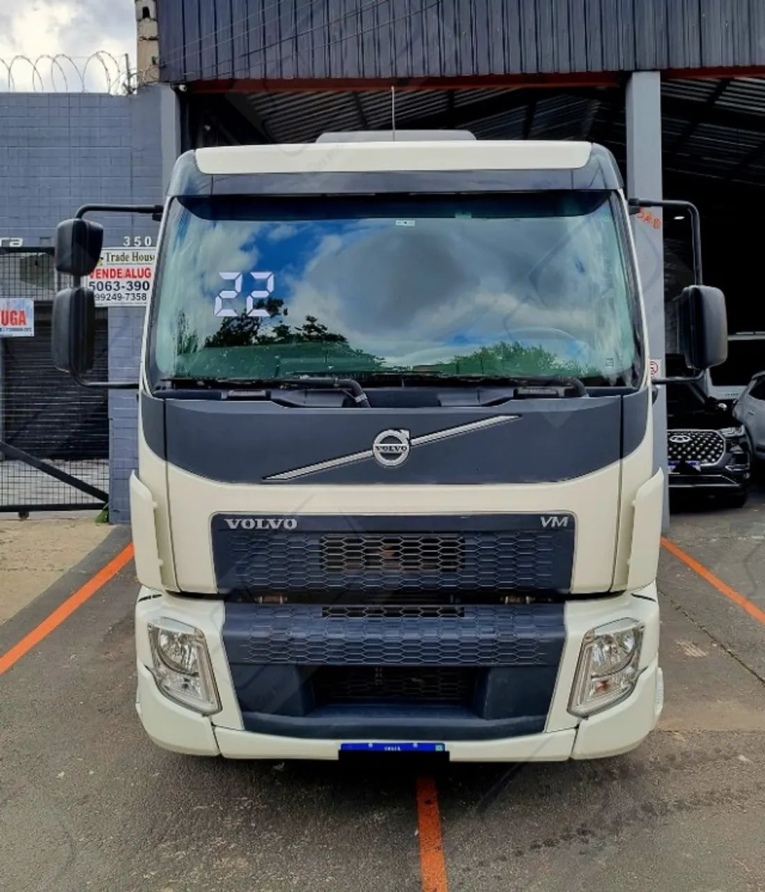 Volvo VM 270 6x2 Cabine Leito - 2022 (Apenas 57.000 km Original) - Foto 3