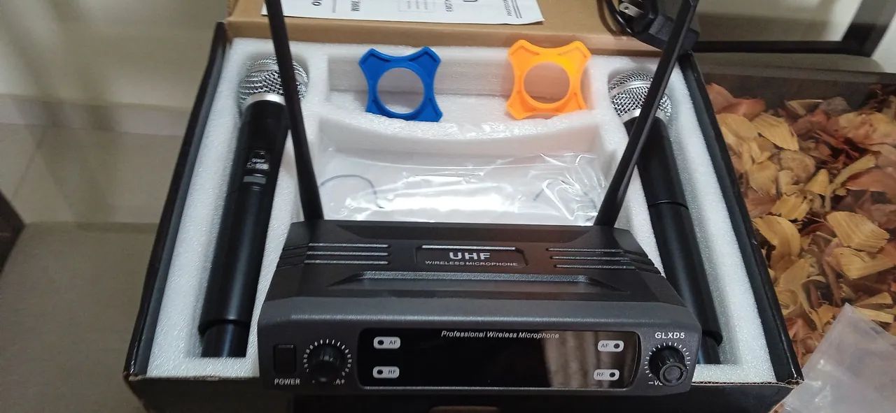 microfone sem fio UHMicrofone sem fio UHF 2 bastões novo na caixa - Foto 2