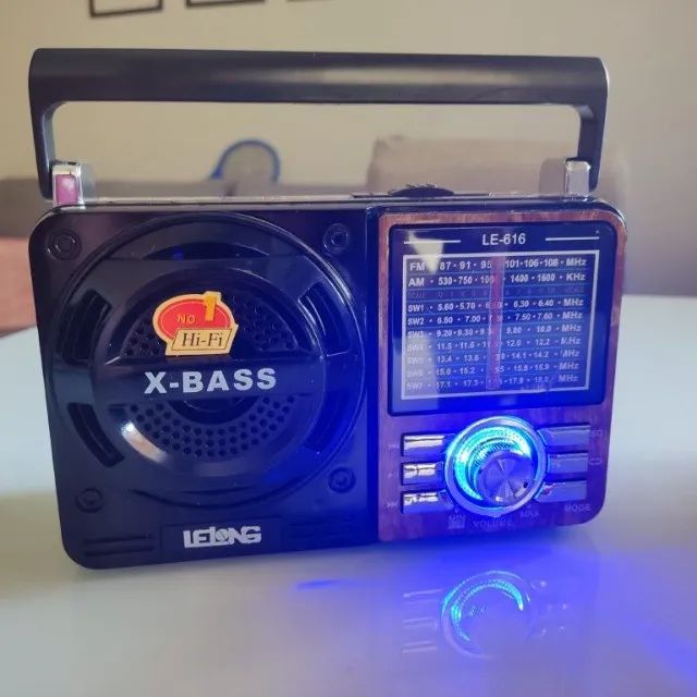 Aparelho de Rádio Am e FM + Bluetooth e USB / 220V e Bateria