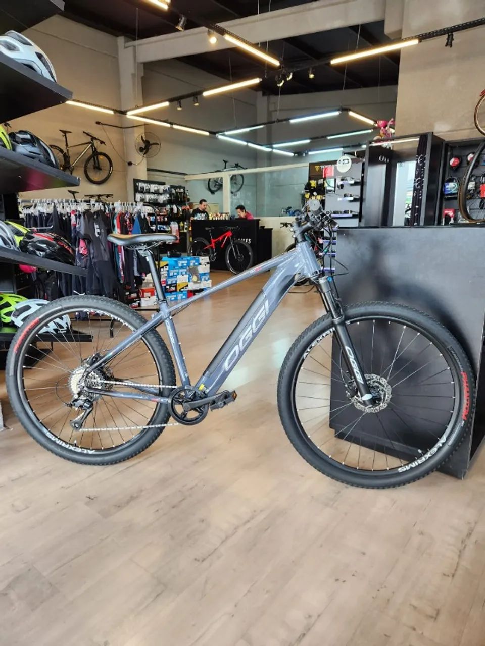 Bicicleta Elétrica Oggi 8.0 C/Acelerador - Tamanho M-17" - Semi Nova