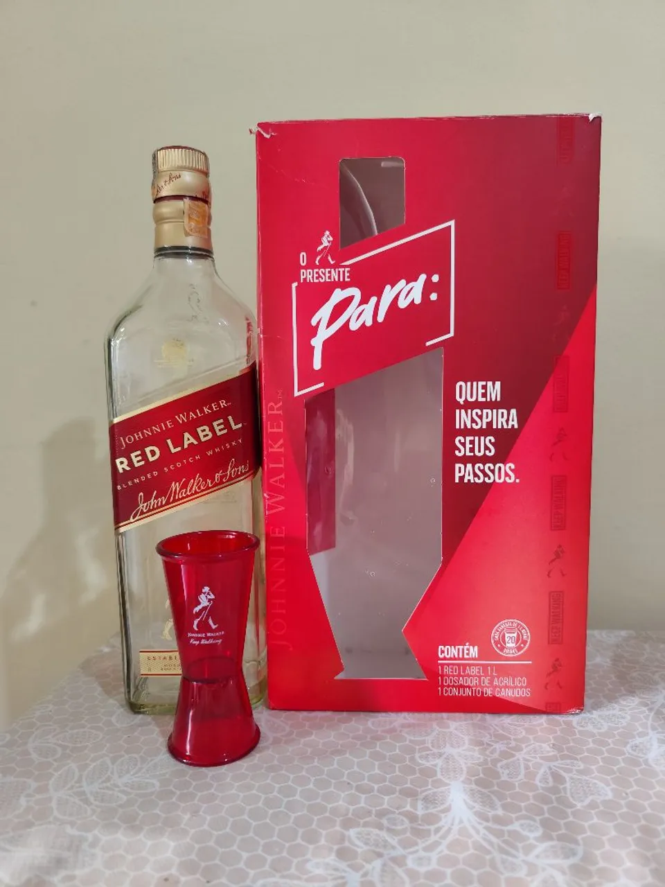 Garrafa VAZIA Johnnie Walker Red Label 1L c/ Doseador (dosador sem uso)