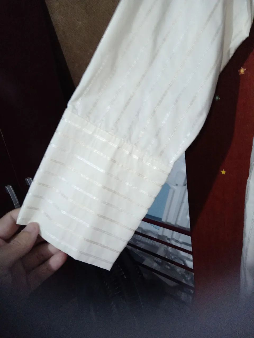 Blusa branca de renda com detalhes em babados - Foto 4