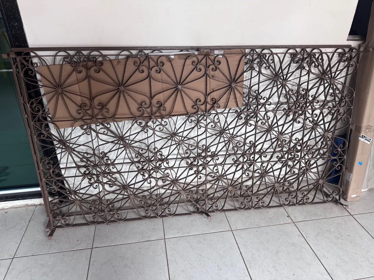 2 grades de ferro medindo 2,10x1,10