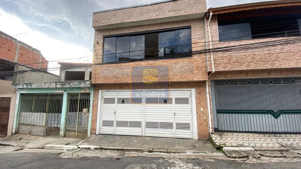 EXCELENTE IMÓVEL COM 2 CASAS, ÓTIMO PARA MORADIA E RENDA | Imobiliária Santo & Salles