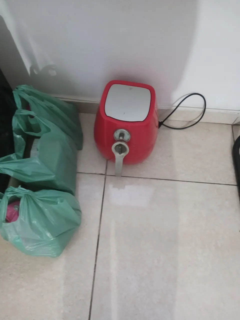 Fritadeira Elétrica Vermelha - Ideal para sua cozinha!