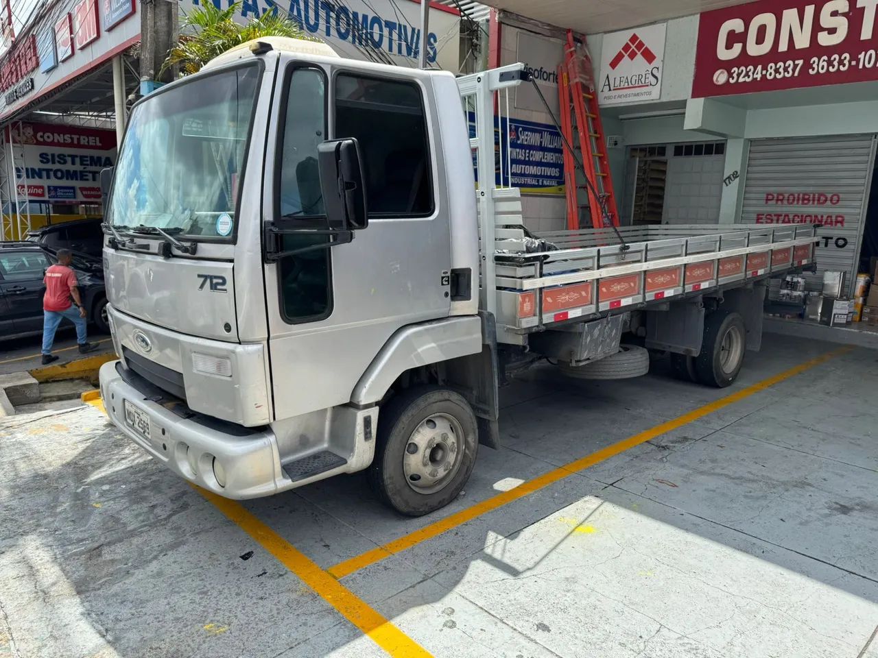 Caminhão Ford Cargo 712 - Excelente estado
