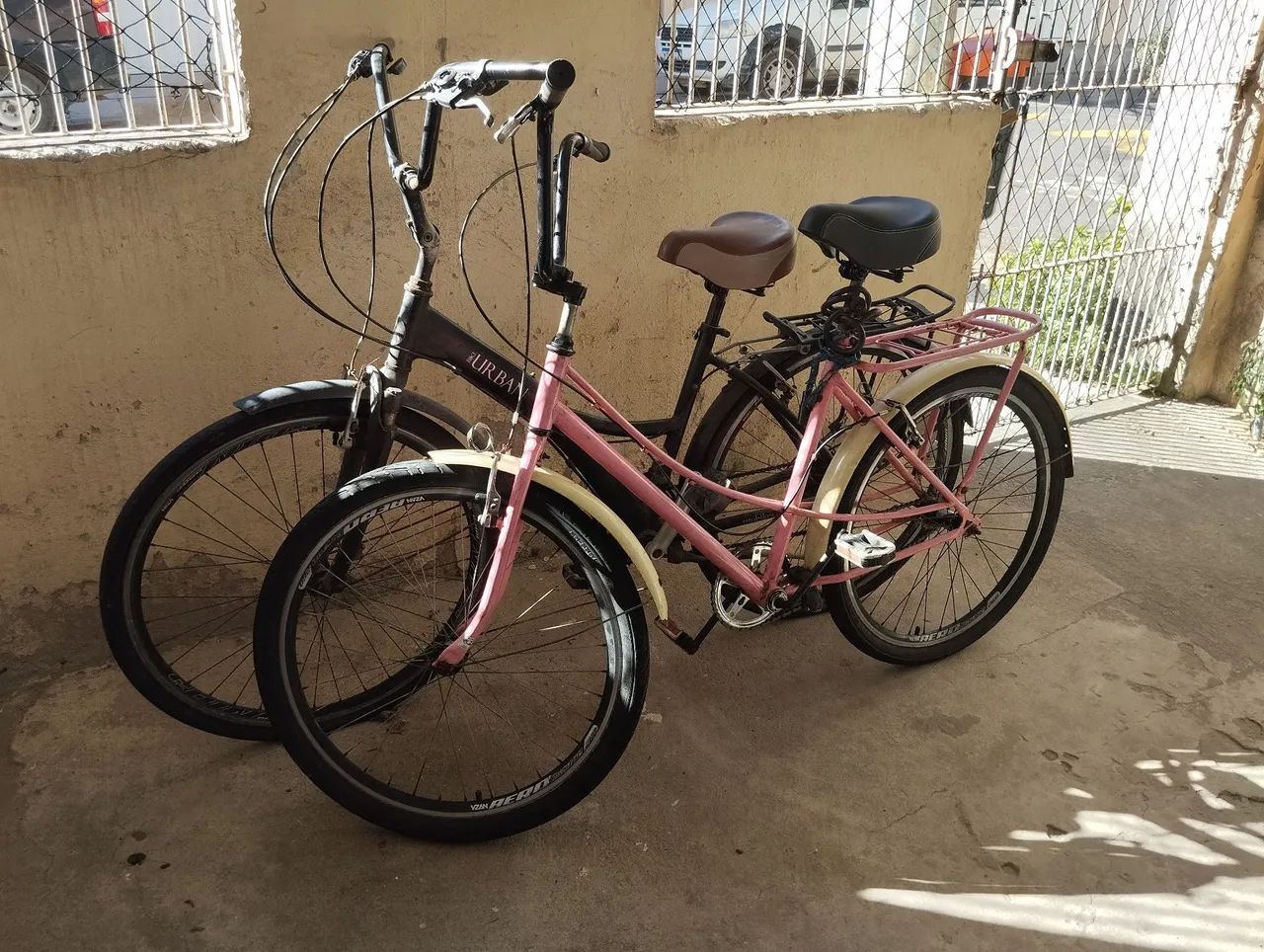 Três bicicletas - urbana e de passeio - Foto 2