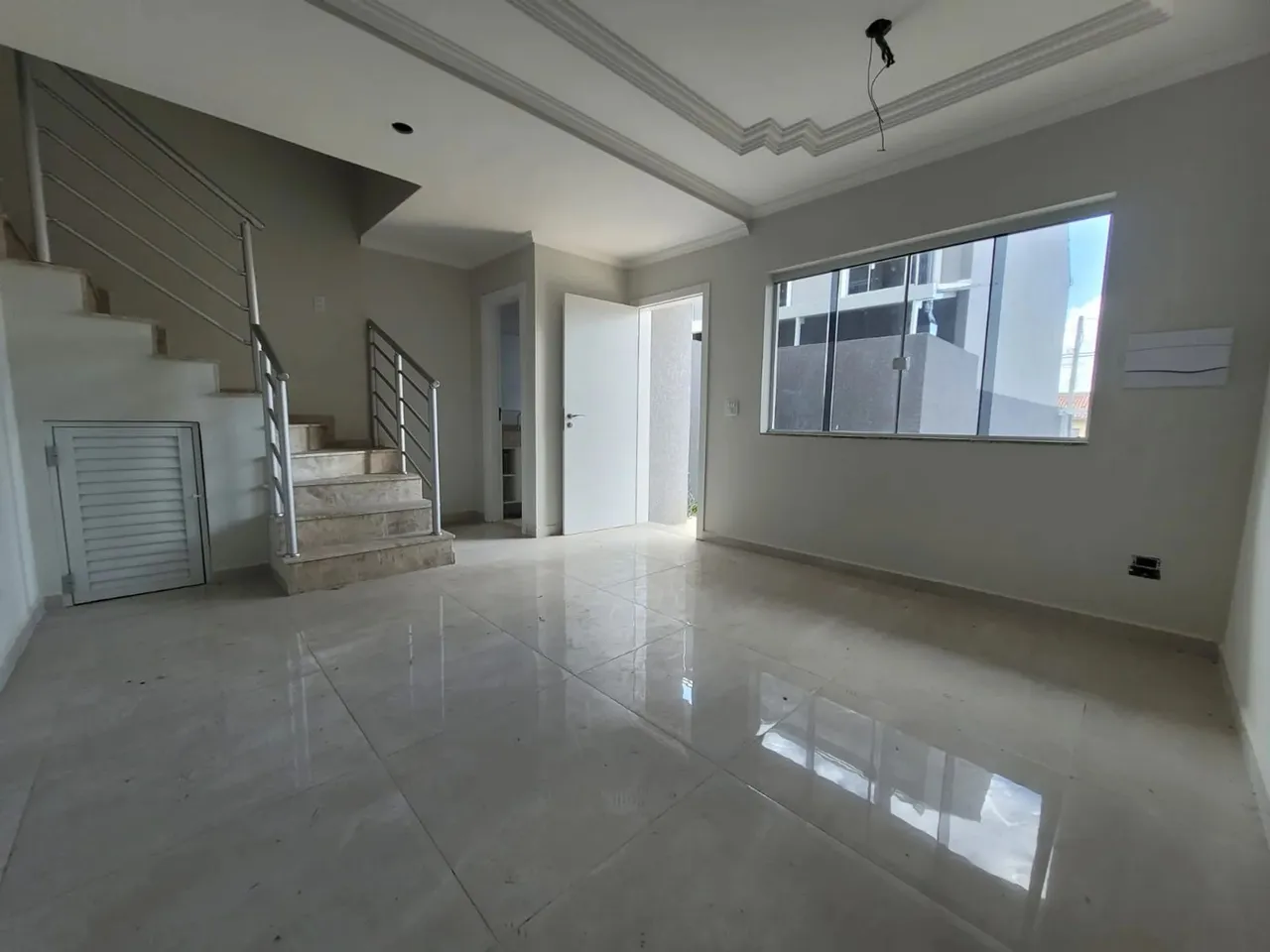 SOBRADO com 3 dormitórios à venda com 117.82m² por R$ 680.000,00 no bairro Fazendinha - CU