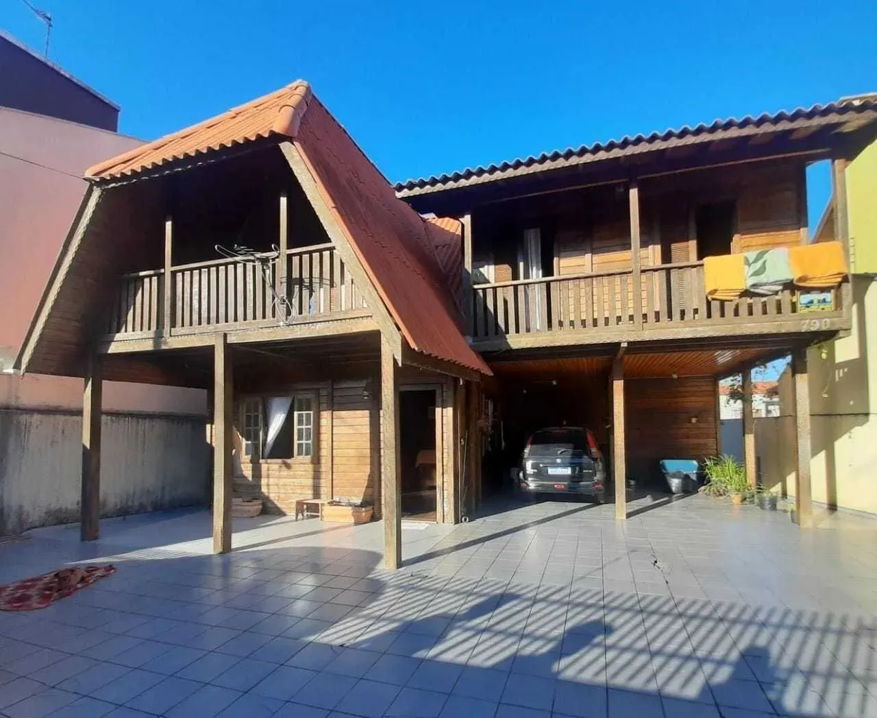 Sobrado de Madeira em Pinhais