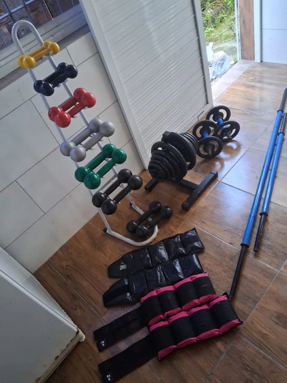 Kit Completo para Treino em Casa - Halteres, Pesos, e Mais!