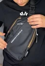 Pochete de Ombro Transversal Compacta Unilateral USB - Foto 4