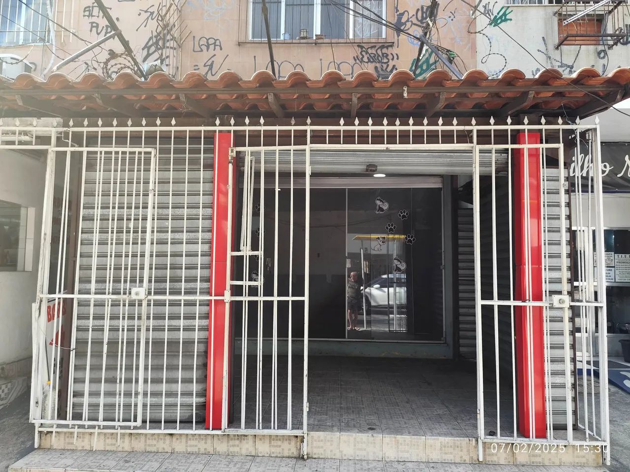 Loja no Largo do Pechincha com 75m2, entre a Est. do Pau Ferro e Av. Geremário Danta