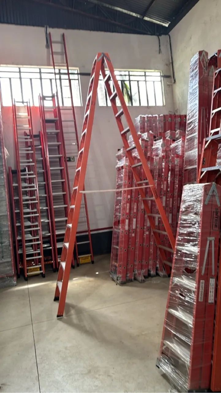Locação de Escadas - Foto 3