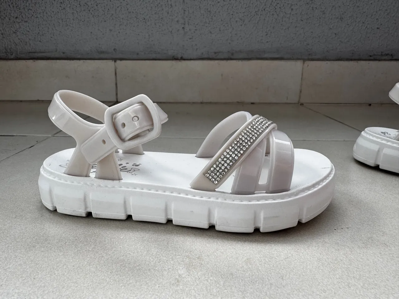 Sandália Barbie Grendene Kids com strass