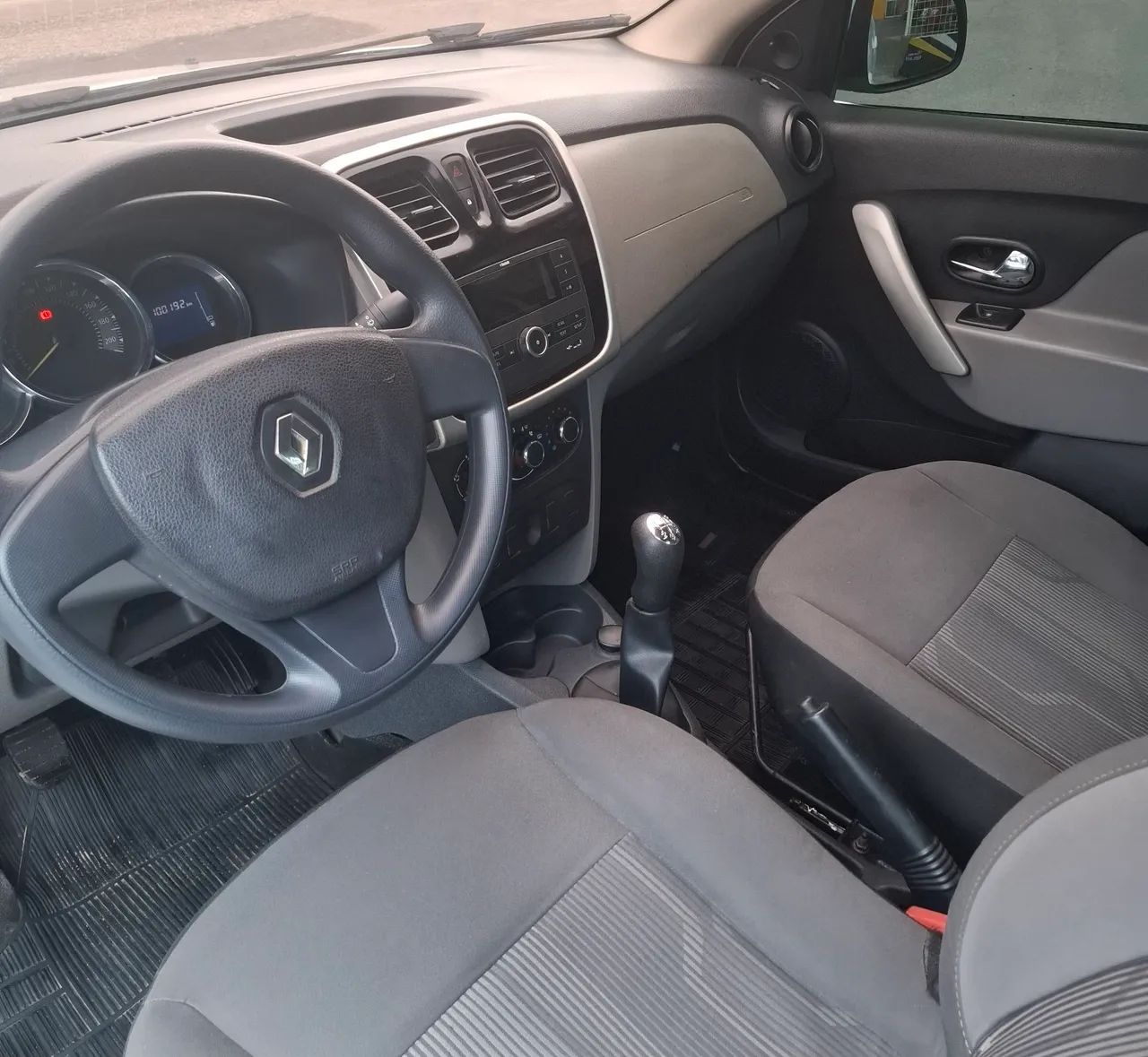 LOGAN 2014 EXPRESSION 1.0  - Foto 9