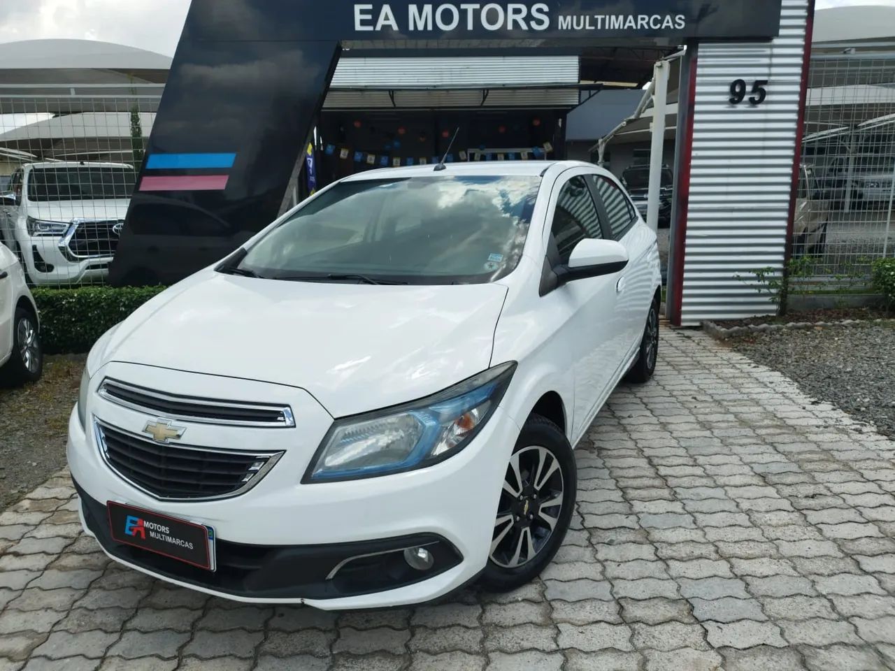 CHEVROLET ONIX HATCH LTZ 1.4 8V FlexPower 5p Mec. - Foto 2