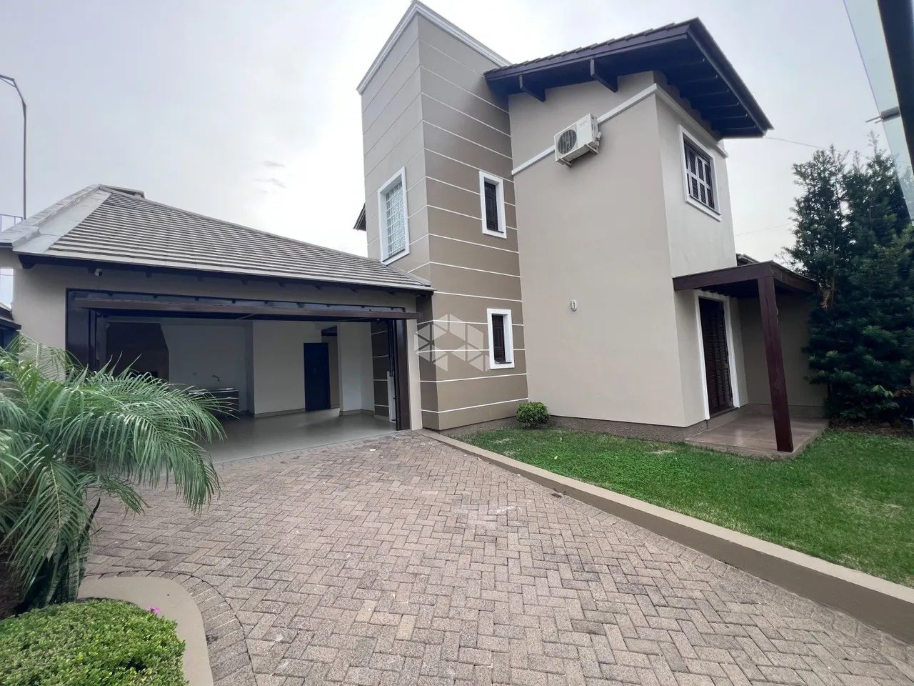 Sobrado 2 dormitórios, 113m2, garagem para 2 carros, piso porcelanato e móveis planejados, - Foto 2